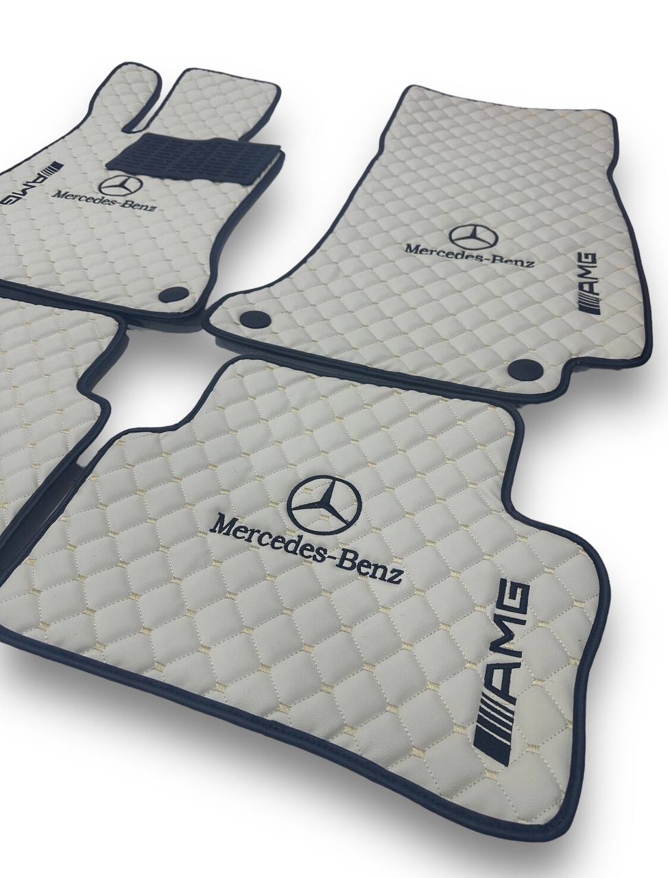 Tapis de sol de luxe en moquette MERCEDES-BENZ | Compatible avec les séries A-B-C-CL-E-EQ-S-SL-G-GL-ML-MAYBACH-R-AMG | Bordure beige & logo