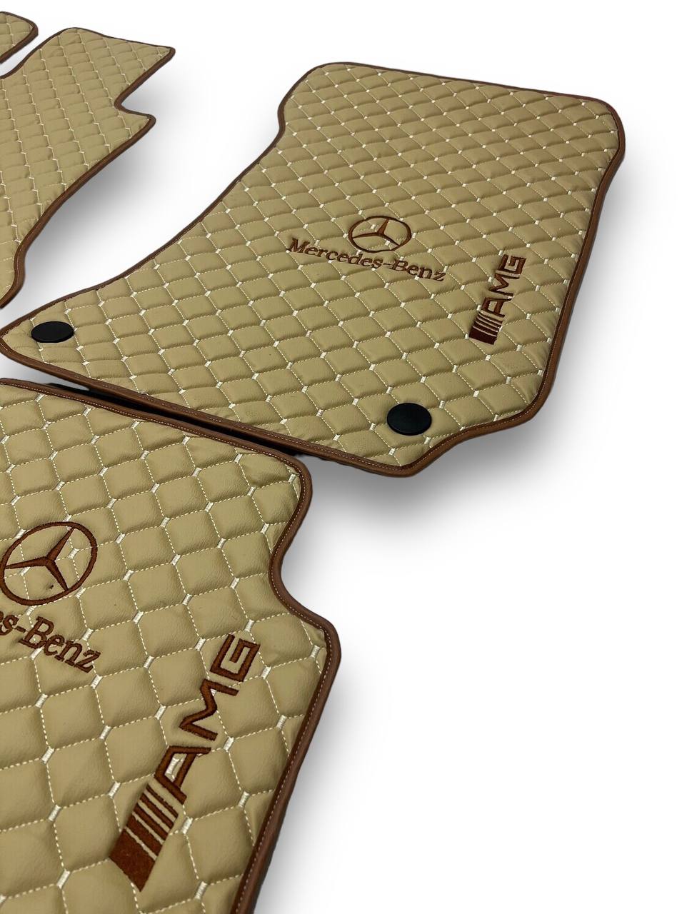 Tapis de sol de luxe en moquette MERCEDES-BENZ | Compatible avec les séries A-B-C-CL-E-EQ-S-SL-G-GL-ML-MAYBACH-R-AMG | Bordure beige & logo
