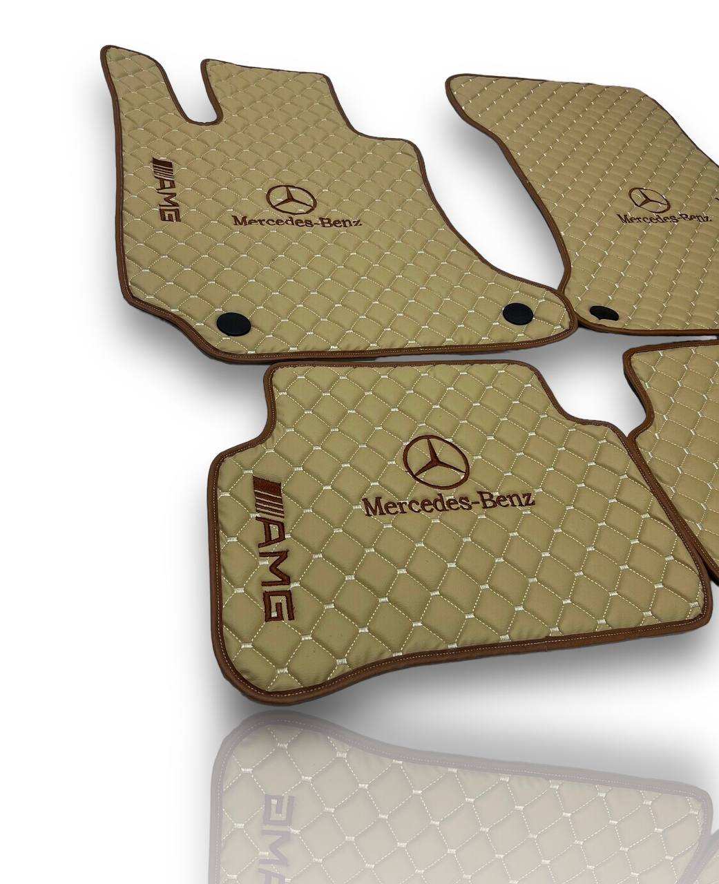 Tapis de sol de luxe en moquette MERCEDES-BENZ | Compatible avec les séries A-B-C-CL-E-EQ-S-SL-G-GL-ML-MAYBACH-R-AMG | Bordure beige & logo