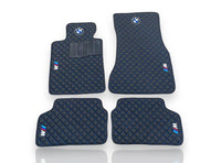 Alfombrillas de lujo de cuero para coche compatibles con BMW | Aptas para las series 1, 2, 3, 4, 5, 6, 7 y 8, X1, X2, X3, X4, X5, X6, X7, XM, Z4, i4, i5, i7, iX, M2, M3, M4, M5, M8 y más | Cuero negro y costuras azules