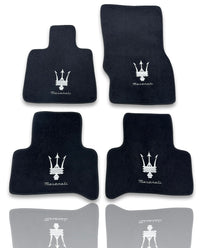 Tappetini auto di lusso in moquette compatibili con Maserati | Compatibili con Ghibli, Quattroporte, GranTurismo, GranCabrio, Levante, Grecale, MC20, MCPURA, 4200 GT e altri modelli | Bordo nero