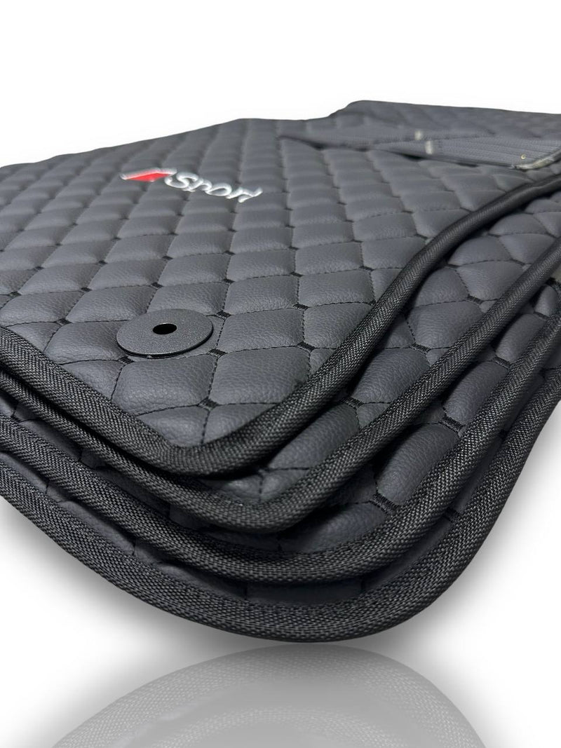 Tappetini auto di lusso in pelle compatibili con BMW | Adatti per Serie 1, 2, 3, 4, 5, 6, 7, 8, X1, X2, X3, X4, X5, X6, X7, XM, Z4, i4, i5, i7, iX, M2, M3, M4, M5, M8 e altri | Pelle nera e cuciture nere