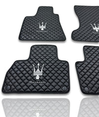 Tappetini auto di lusso in pelle compatibili con Maserati | Adatti a Ghibli, Quattroporte, GranTurismo, GranCabrio, Levante, Grecale, MC20, MCPURA, 4200 GT e altri | Pelle nera e cuciture nere