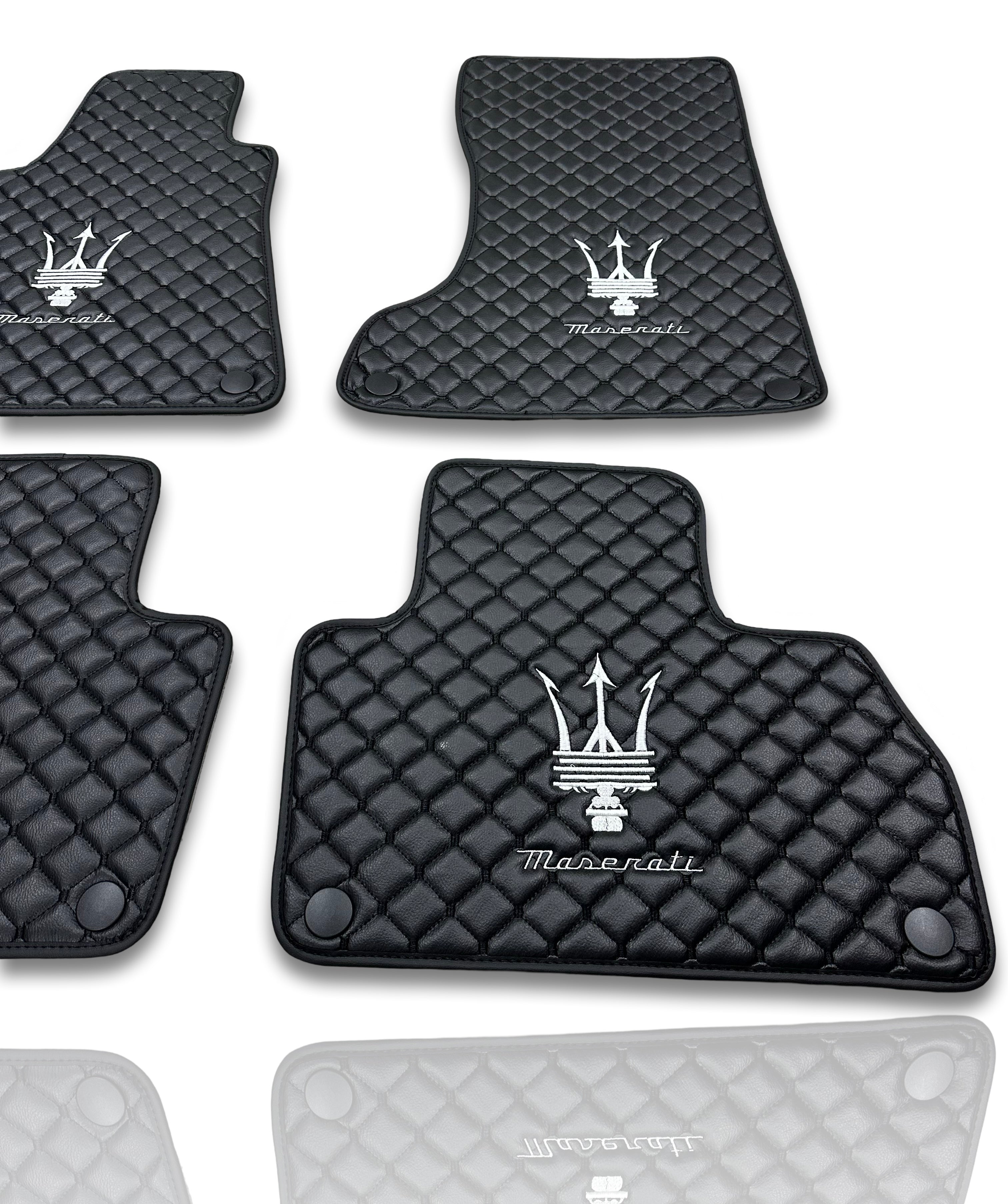 Alfombrillas de cuero de lujo para coche compatibles con Maserati | Para modelos Ghibli-Quattroporte-GranCabrio-GranTurismo-Levante-Grecale-MC20 | Cuero negro con costura roja y borde rojo