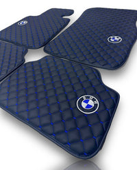 Luxe leren automatten compatibel met BMW | Geschikt voor 1-, 2-, 3-, 4-, 5-, 6-, 7- en 8-serie, X1, X2, X3, X4, X5, X6, X7, XM, Z4, i4, i5, i7, iX, M2, M3, M4, M5, M8 en meer | Zwart leer en blauw stiksel