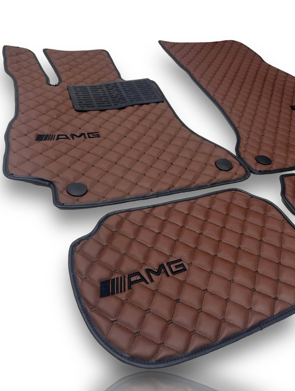 MERCEDES-BENZ Lederen Luxe Autovloermatten | Past op A-B-C-CL Serie-E-EQ Serie-S-SL Serie-G-GL Serie-ML-MAYBACH-R-AMG Modellen | Bruin Leer & Bruine Stiksel