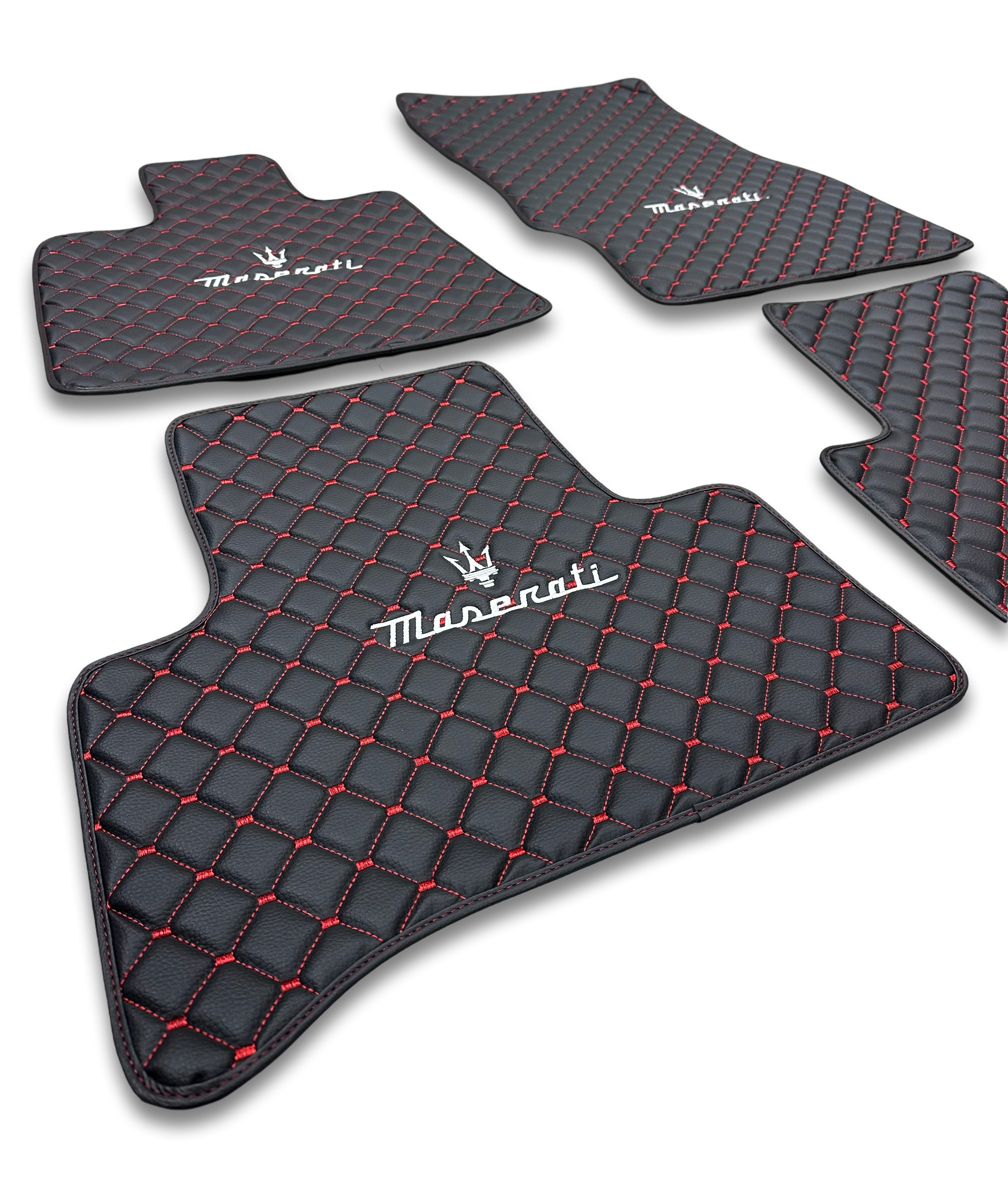 Alfombrillas de cuero de lujo para coche compatibles con Maserati | Para modelos Ghibli-Quattroporte-GranCabrio-GranTurismo-Levante-Grecale-MC20 | Cuero negro con costura roja y borde rojo