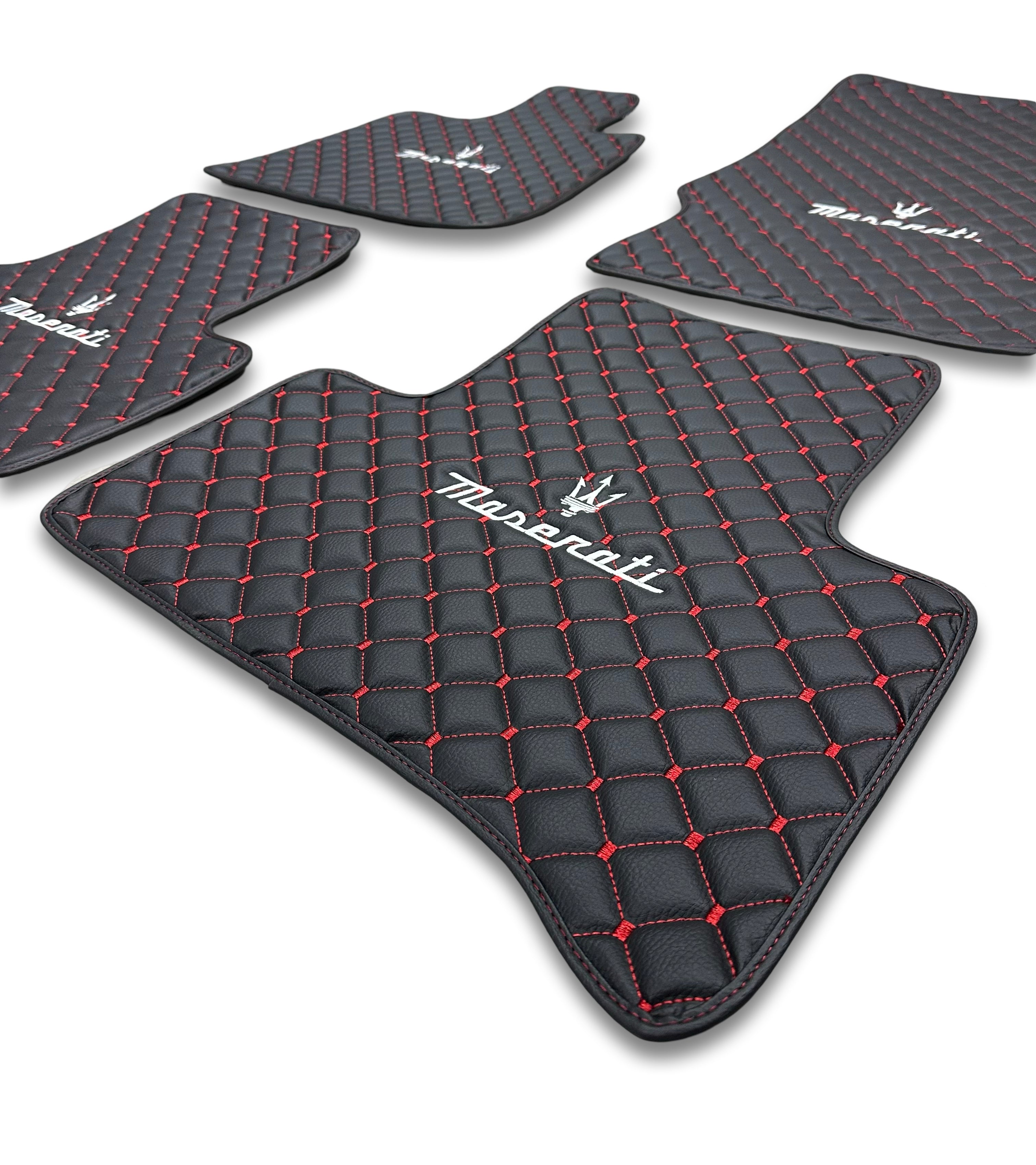 Alfombrillas de cuero de lujo para coche compatibles con Maserati | Para modelos Ghibli-Quattroporte-GranCabrio-GranTurismo-Levante-Grecale-MC20 | Cuero negro con costura roja y borde rojo