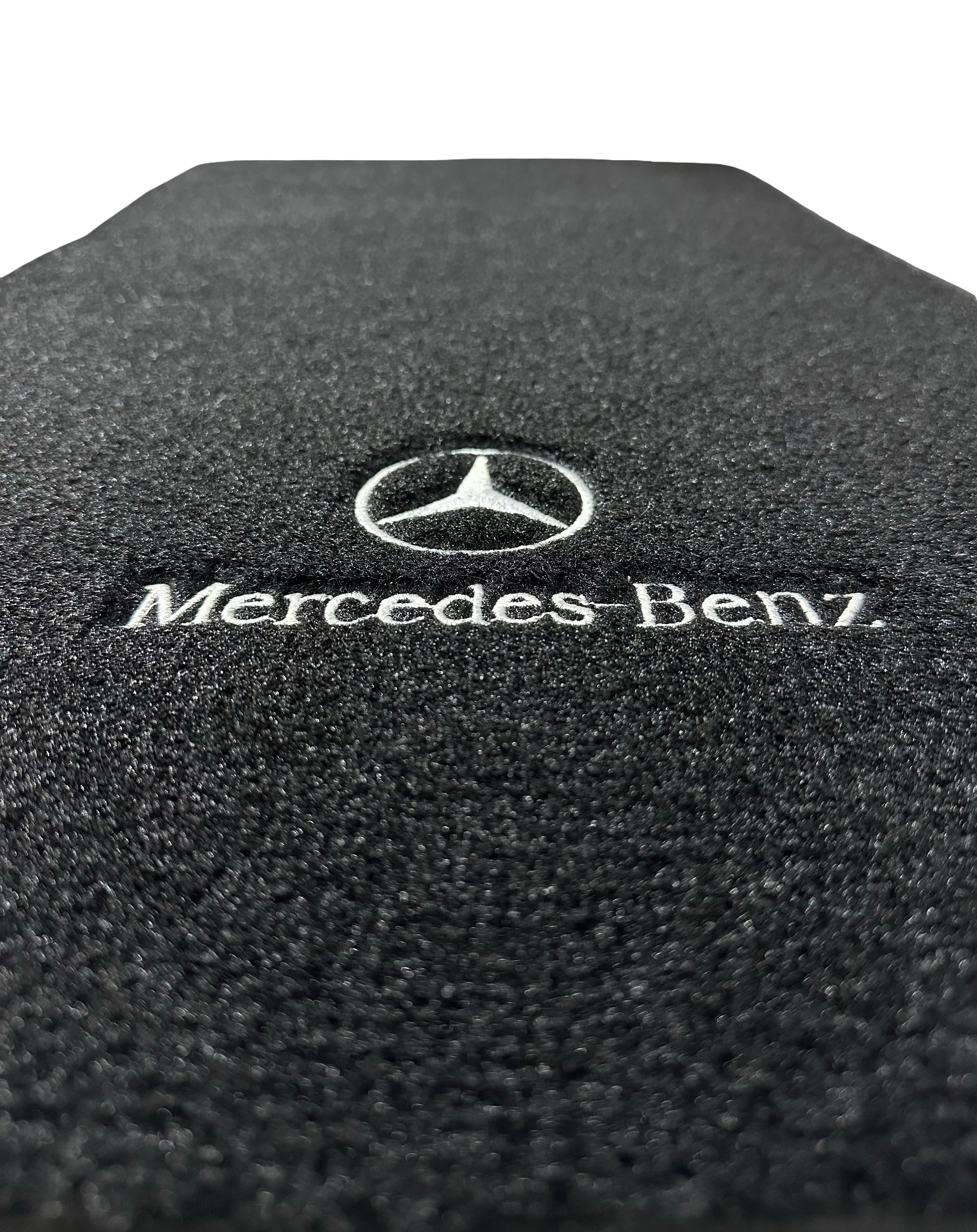 Alfombrillas de lujo de alfombra MERCEDES-BENZ | Compatibles con modelos de las series A-B-C-CL-E-EQ-S-SL-G-GL-ML-MAYBACH-R-AMG | Borde beige y logo