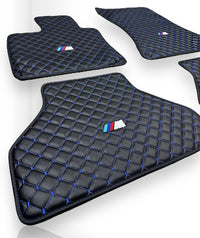 Luxe leren automatten compatibel met BMW | Geschikt voor 1-, 2-, 3-, 4-, 5-, 6-, 7- en 8-serie, X1, X2, X3, X4, X5, X6, X7, XM, Z4, i4, i5, i7, iX, M2, M3, M4, M5, M8 en meer | Zwart leer en rood stiksel