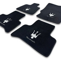 Tappetini auto di lusso in moquette compatibili con Maserati | Compatibili con Ghibli, Quattroporte, GranTurismo, GranCabrio, Levante, Grecale, MC20, MCPURA, 4200 GT e altri modelli | Bordo nero