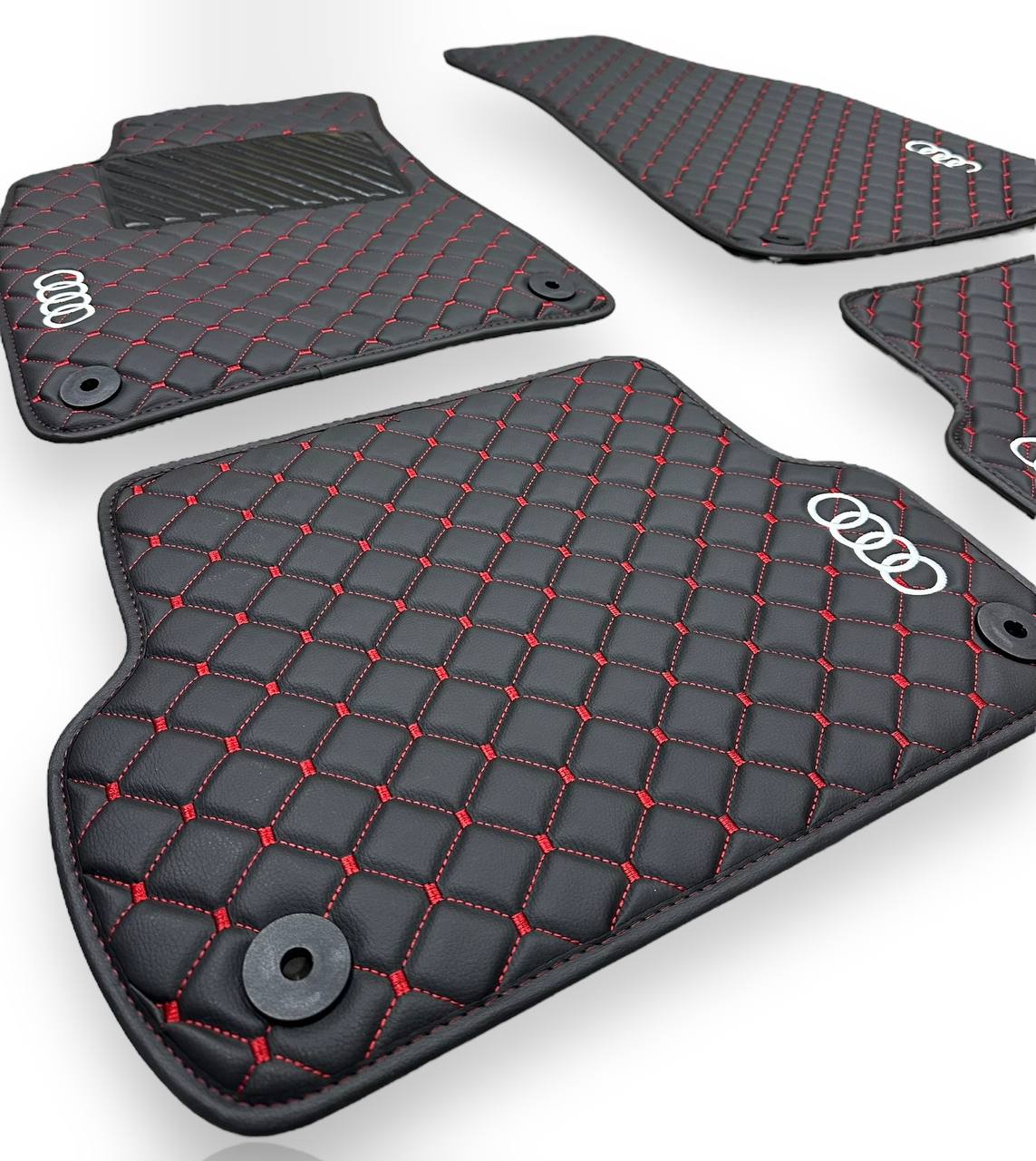 AUDİ Tappetini in pelle di lusso per auto | Adatto per modelli A1-A3-A4-A5-A6-A7-A8-Q2-Q3-Q4-Q5-Q7-Q8-S-RS-TT-R8-E Tron | Pelle nera e cuciture rosse