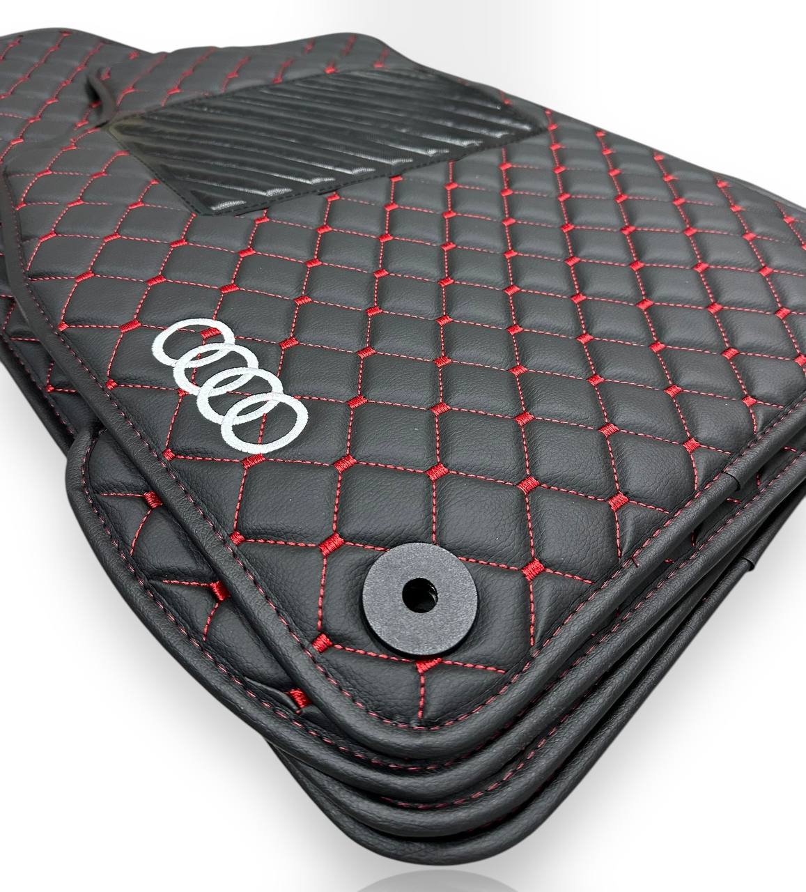 AUDİ Tappetini in pelle di lusso per auto | Adatto per modelli A1-A3-A4-A5-A6-A7-A8-Q2-Q3-Q4-Q5-Q7-Q8-S-RS-TT-R8-E Tron | Pelle nera e cuciture rosse