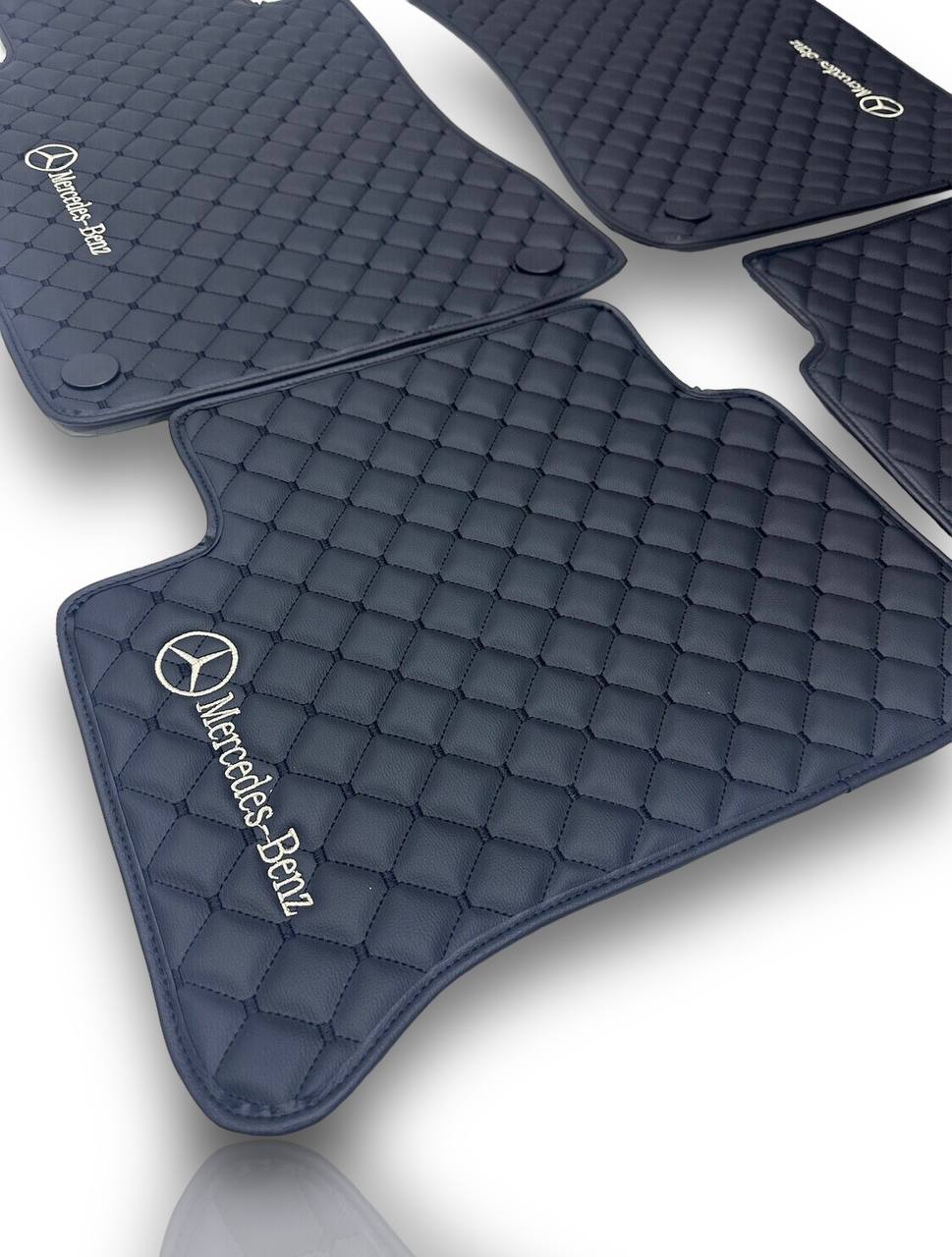 MERCEDES-BENZ Tappetini per auto di lusso in pelle | Adatti per modelli delle serie A-B-C-CL-E-EQ-S-SL-G-GL-ML-MAYBACH-R-AMG | Pelle nera e cuciture nere
