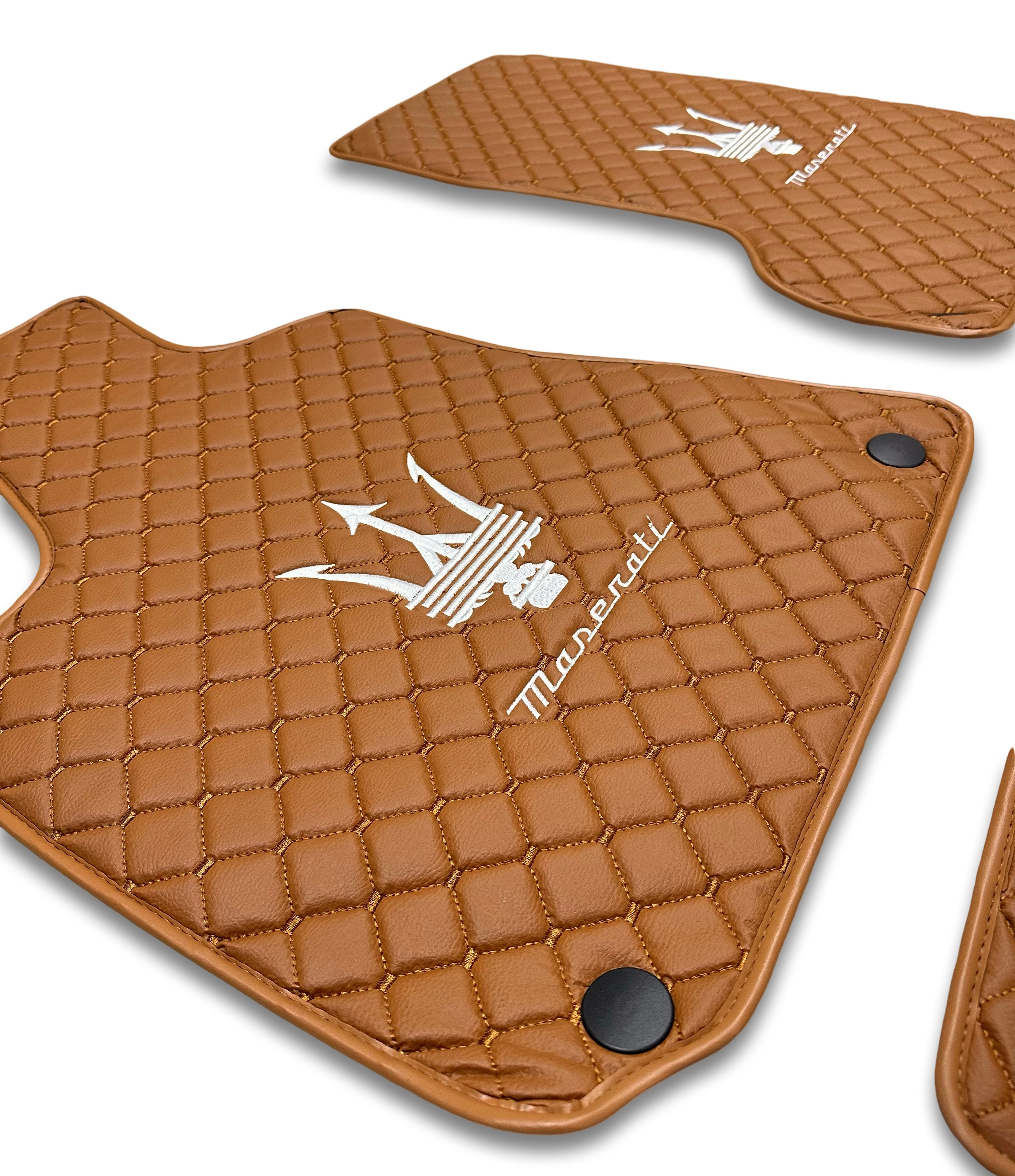MASERATİ Tappetini per Auto di Lusso in Pelle | Adatto per Modelli Ghibli-Quattroporte-GranCabrio-GranTurismo-Levante-Grecale-MC20 | Pelle Marrone e Cuciture Marroni