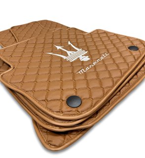 MASERATİ Tappetini per Auto di Lusso in Pelle | Adatto per Modelli Ghibli-Quattroporte-GranCabrio-GranTurismo-Levante-Grecale-MC20 | Pelle Marrone e Cuciture Marroni