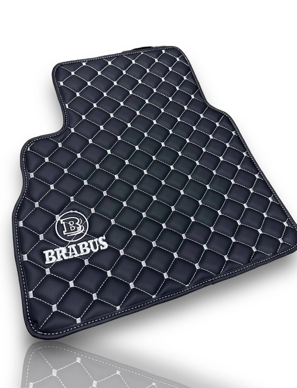 BRABUS MERCEDES-BENZ Tappetini per auto di lusso in pelle | Adatti per E-Series, S-Series, EQ-Series, GLE, GLS, EQS SUV, G-Series, AMG-GT e altri modelli | Pelle nera e cuciture bianche