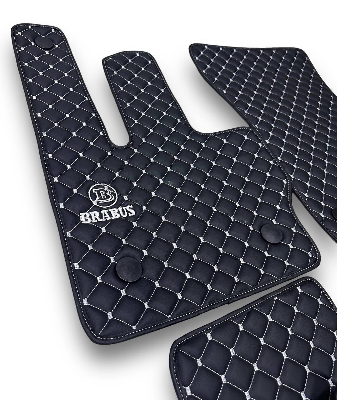 BRABUS MERCEDES-BENZ Tappetini per auto di lusso in pelle | Adatti per E-Series, S-Series, EQ-Series, GLE, GLS, EQS SUV, G-Series, AMG-GT e altri modelli | Pelle nera e cuciture bianche