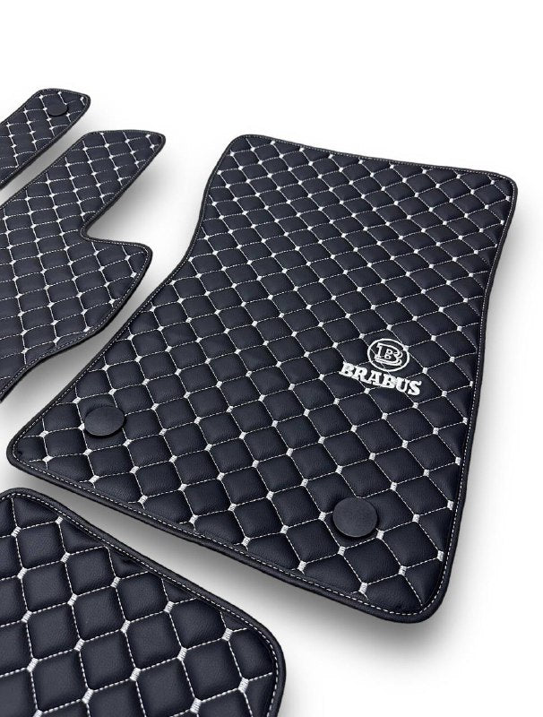 BRABUS MERCEDES-BENZ Tappetini per auto di lusso in pelle | Adatti per E-Series, S-Series, EQ-Series, GLE, GLS, EQS SUV, G-Series, AMG-GT e altri modelli | Pelle nera e cuciture bianche