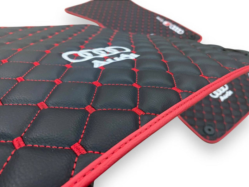 Tappetini auto in pelle di lusso compatibili con i modelli AUDI | Adatti ai modelli A1, A2, A3, A4, A5, A6, A7, A8, Q2, Q3, Q4 e-tron, Q5, Q6 e-tron, Q7, Q8, Q8 e-tron, e-tron GT, TT, R8, Allroad, S, RS | Pelle nera e cuciture rosse