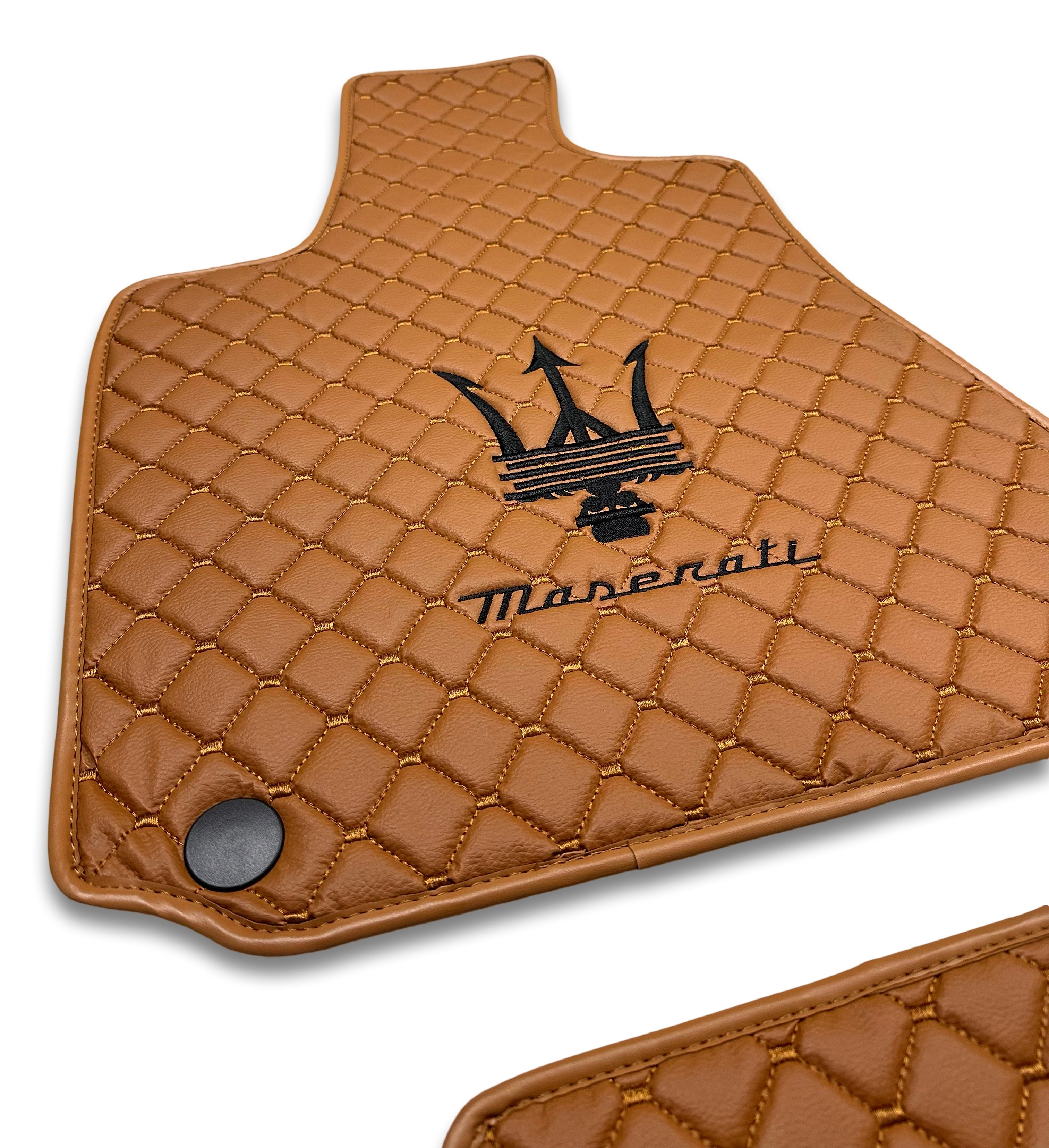 MASERATİ Tappetini per Auto di Lusso in Pelle | Adatto per Modelli Ghibli-Quattroporte-GranCabrio-GranTurismo-Levante-Grecale-MC20 | Pelle Marrone e Cuciture Marroni