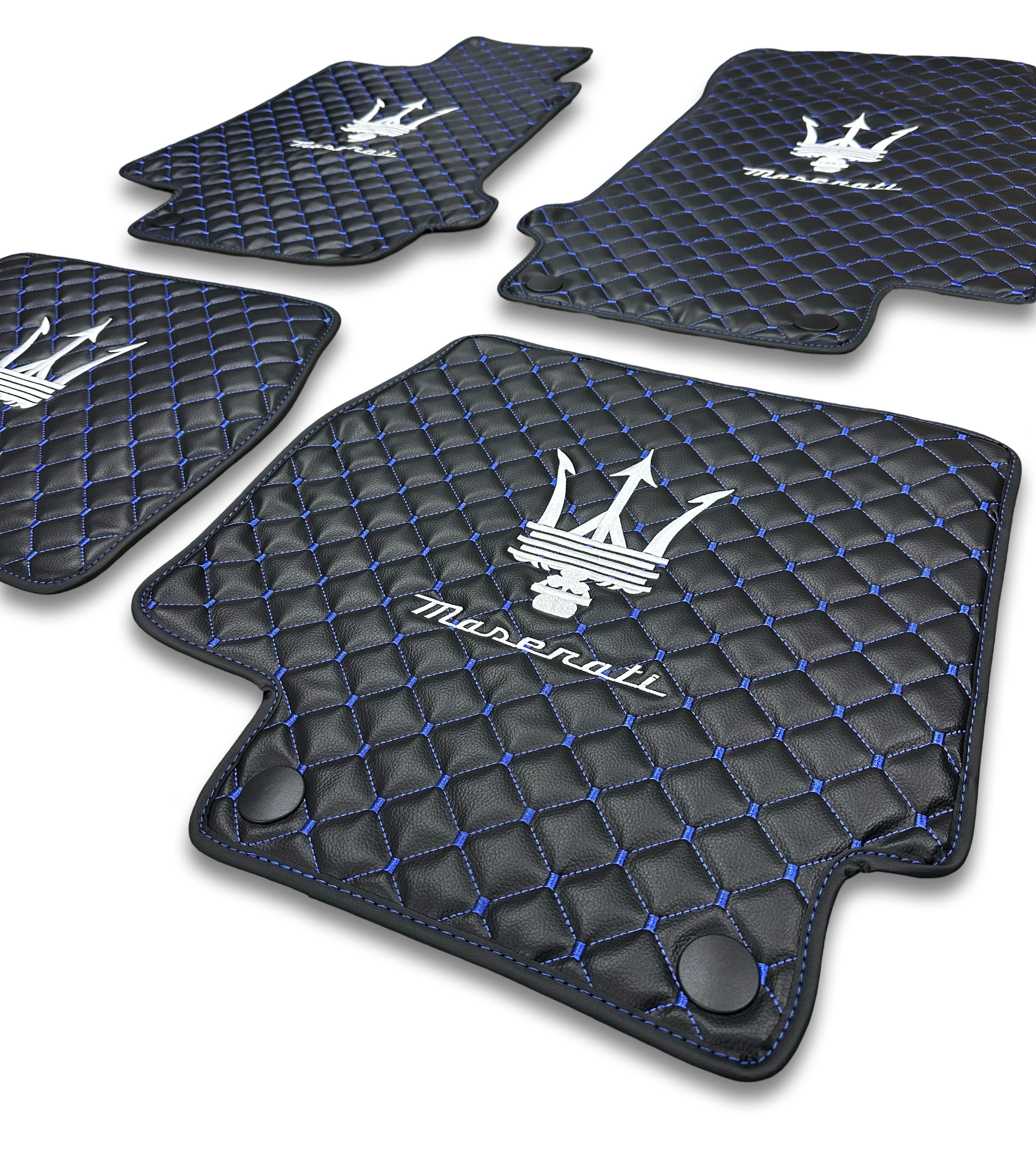 MASERATİ Leder Luxus Auto Fußmatten | Passend für Ghibli-Quattroporte-GranCabrio-GranTurismo-Levante-Grecale-MC20 Modelle | Schwarzes Leder & Blaue Naht