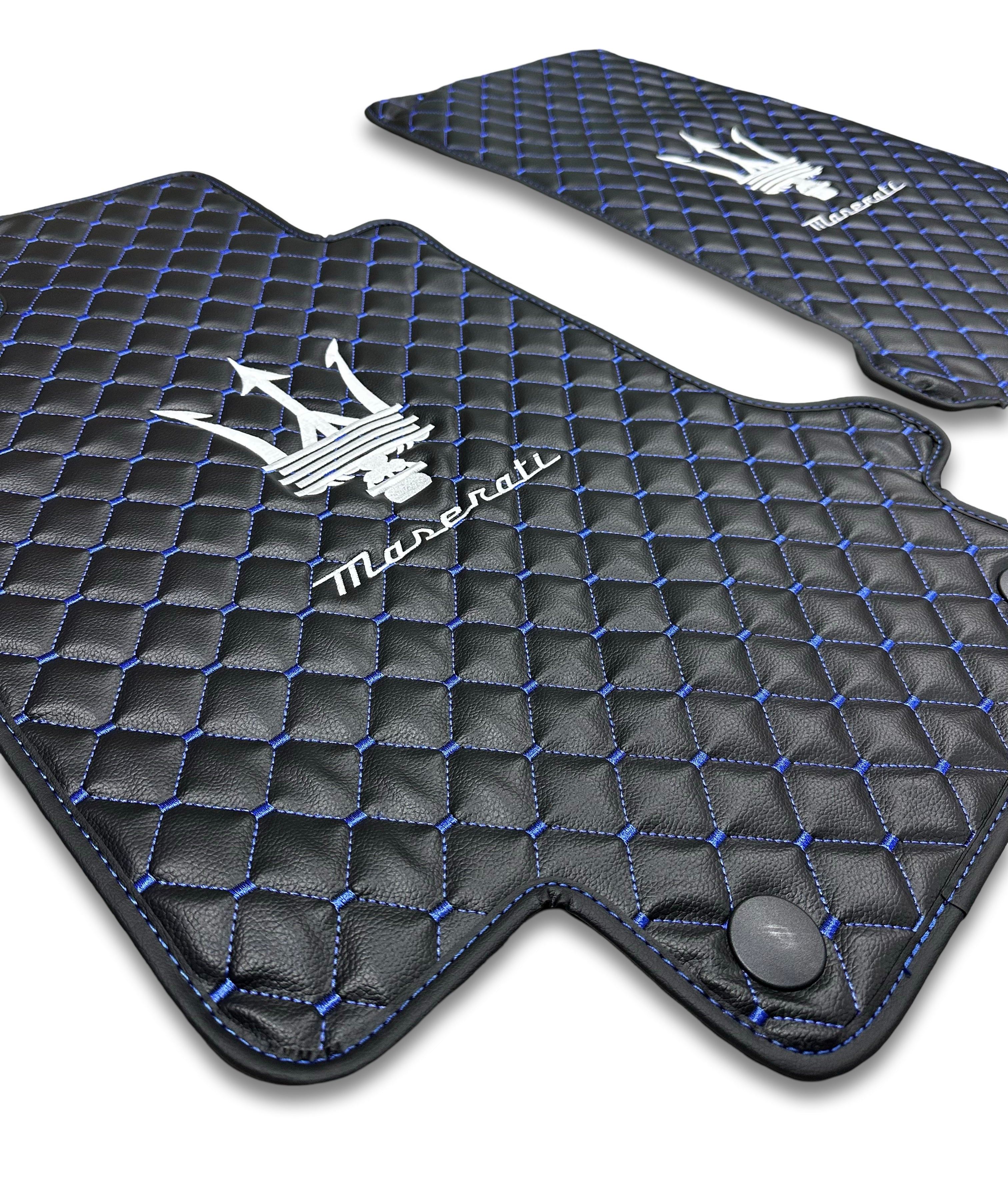 MASERATİ Leder Luxus Auto Fußmatten | Passend für Ghibli-Quattroporte-GranCabrio-GranTurismo-Levante-Grecale-MC20 Modelle | Schwarzes Leder & Blaue Naht