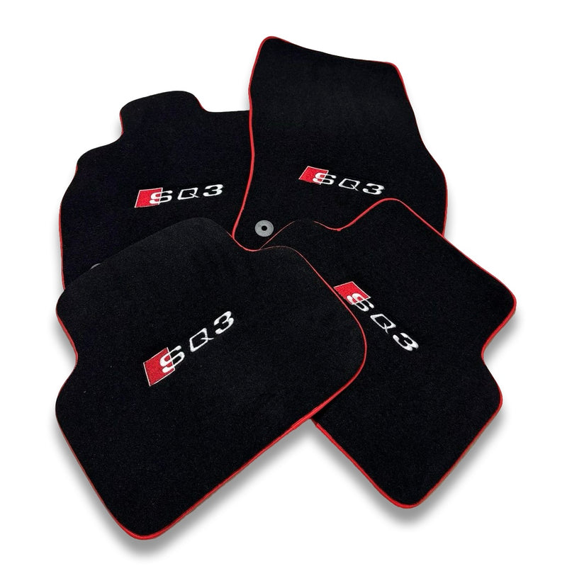 Tapis de sol de voiture en moquette de luxe compatibles avec Audi | Conviennent aux modèles Q3 / RSQ3 | Sur mesure, logo brodé et fabriqués à la commande | Bordure rouge