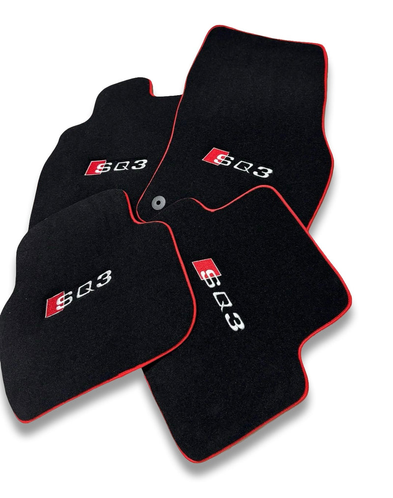 Tapis de sol de voiture en moquette de luxe compatibles avec Audi | Conviennent aux modèles Q3 / RSQ3 | Sur mesure, logo brodé et fabriqués à la commande | Bordure rouge
