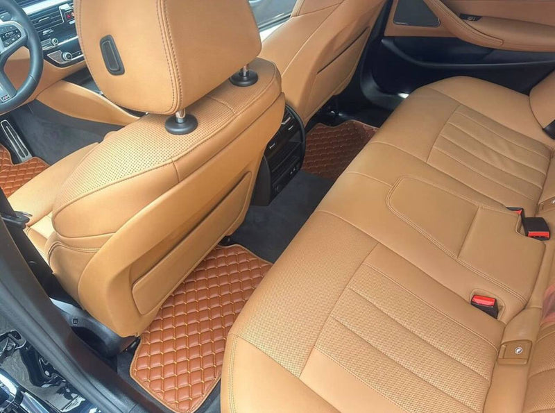Luxus-Autofußmatten aus Leder, passend für BMW | Für die 1er-, 2er-, 3er-, 4er-, 5er-, 6er-, 7er- und 8er-Reihe, X1, X2, X3, X4, X5, X6, X7, XM, Z4, i4, i5, i7, iX, M2, M3, M4, M5, M8 und weitere | Braunes Leder und braune Nähte